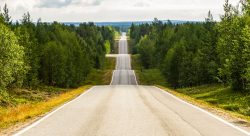 Motorhome Reise Finnland atemberaubende Strasse